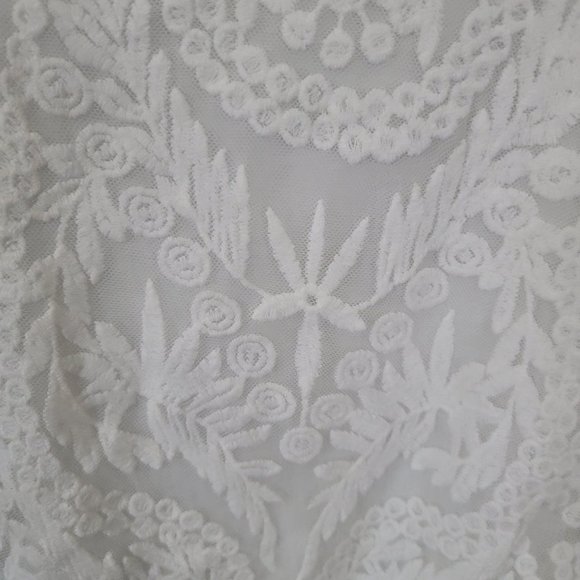 Cherishh Made in Italy White Lace Embroidered Tank Top *** No Size Tag *** - Picture 3 of 12